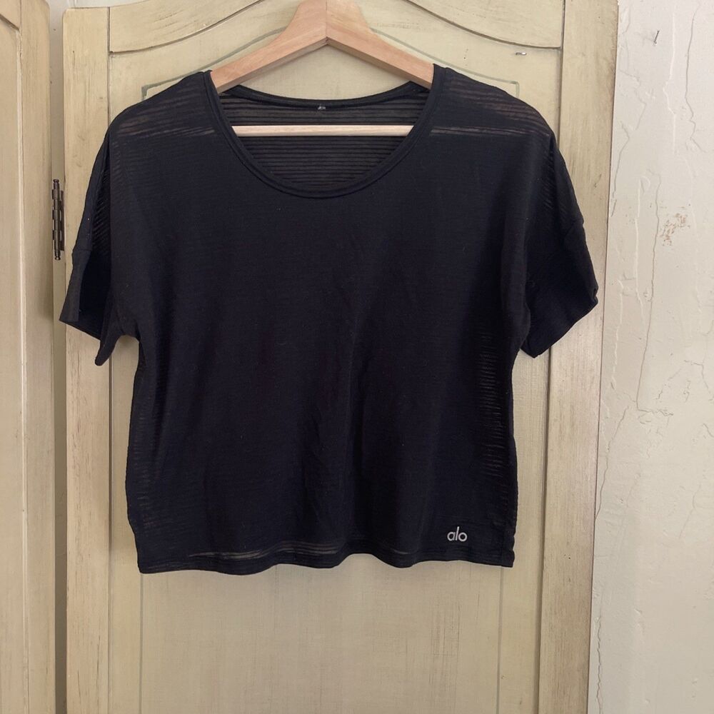 Alo Yoga Shirt Womens Black Sheet Short Sleeve Cropped Top Med see Measurements